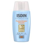 Produit de la marque Isdin Fotoprotector Fusion Water Solaire Toucher Sec Spf50 – 50ml sur un fond blanc avec un logo Parachezvous et celui de la marque ISDIN