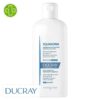 Produit de la marque ducray squanorm shampooing traitant anti-pelliculaire pellicules grasses - 200ml sur un fond blanc avec un logo parachezvous et celui de d1la marque ducray