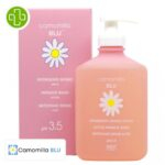 Produit de la marque Camomilla Blu Intimo Rosa Nettoyant Intime Ph 3.5 - 300ml sur un fond blanc avec un logo Parachezvous et celui de de la marque Camomilla Blu