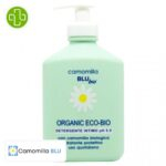 Produit de la marque Camomilla Blu Organic Eco Bio Nettoyant Intime Ph 5.5 - 300ml sur un fond blanc avec un logo Parachezvous et celui de de la marque Camomilla Blu