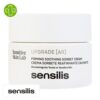 Produit de la marque Sensilis Upgrade AR Anti-Âge Raffermissant Anti-Rougeurs - 50ml sur un fond blanc avec un logo Parachezvous et celui de de la marque Sensilis