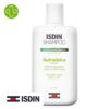 Produit de la marque Isdin Shampooing Nutradeica Anti-Pellicules Grasses Traitement - 200ml sur un fond blanc avec un logo Parachezvous et celui de la marque ISDIN