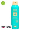 Produit de la marque Isdin Acniben (+) Spray Anti-Boutons Coprs – 150ml sur un fond blanc avec un logo Parachezvous celui de de la marque Isdin