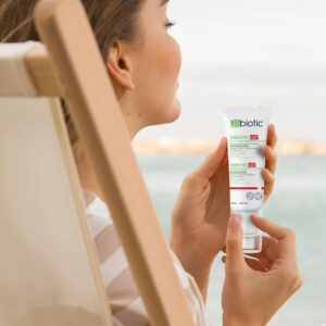 D Biotic Sebiotic Ecran Solaire Matifiant Hydratant Spf50 50ml 2